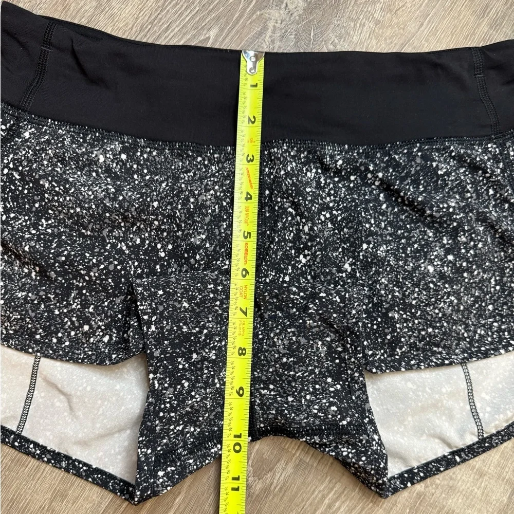 Lululemon Speed Short
Mini Splatter White Black / Black Size 4 - Picture 9 of 13